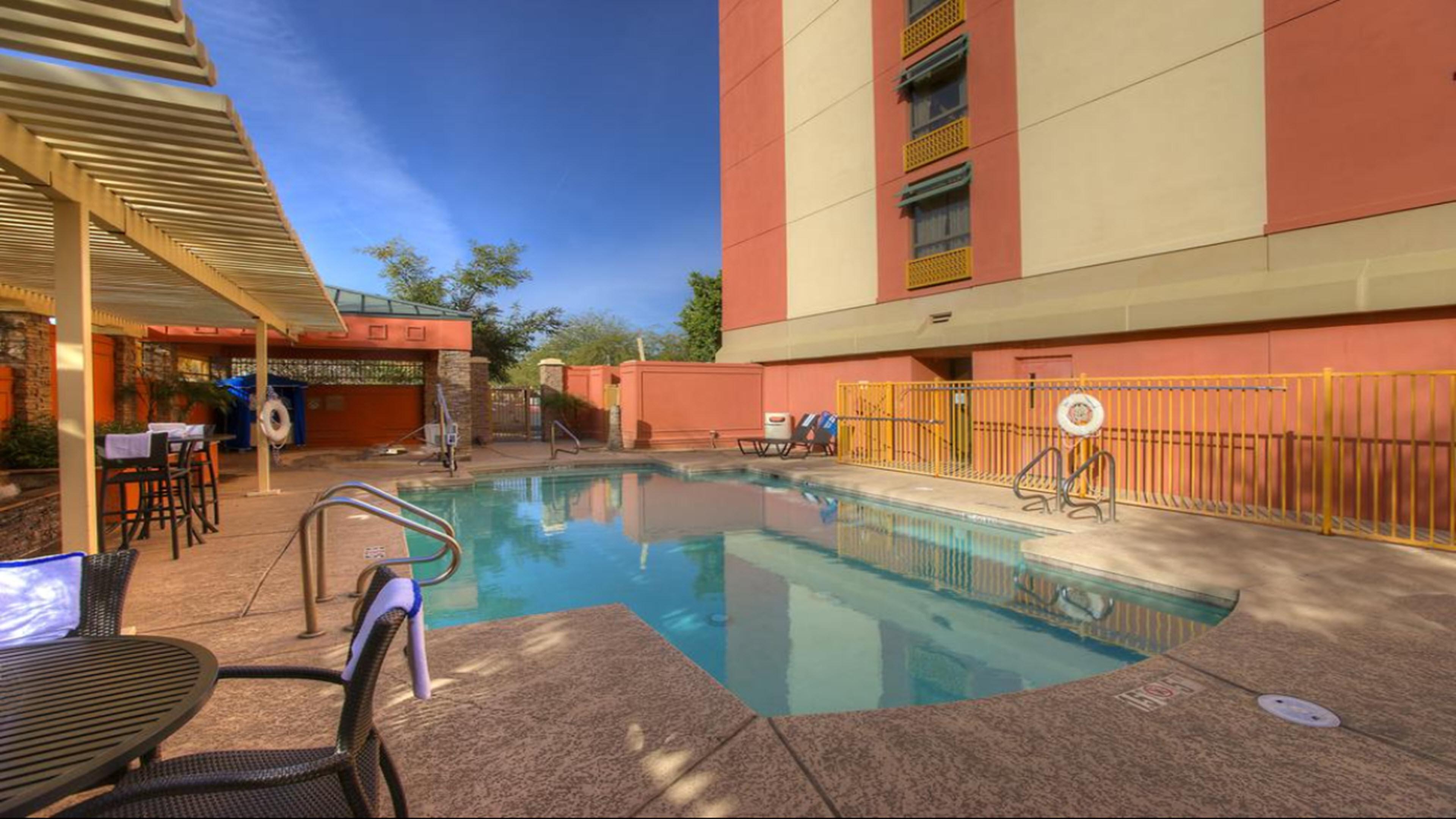 Holiday Inn Express Hotel & Suites Tempe, An Ihg Hotel Exterior foto